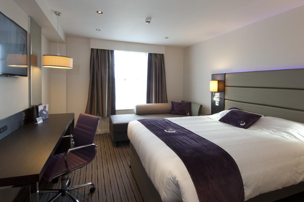 Premier Inn Epsom South Εξωτερικό φωτογραφία