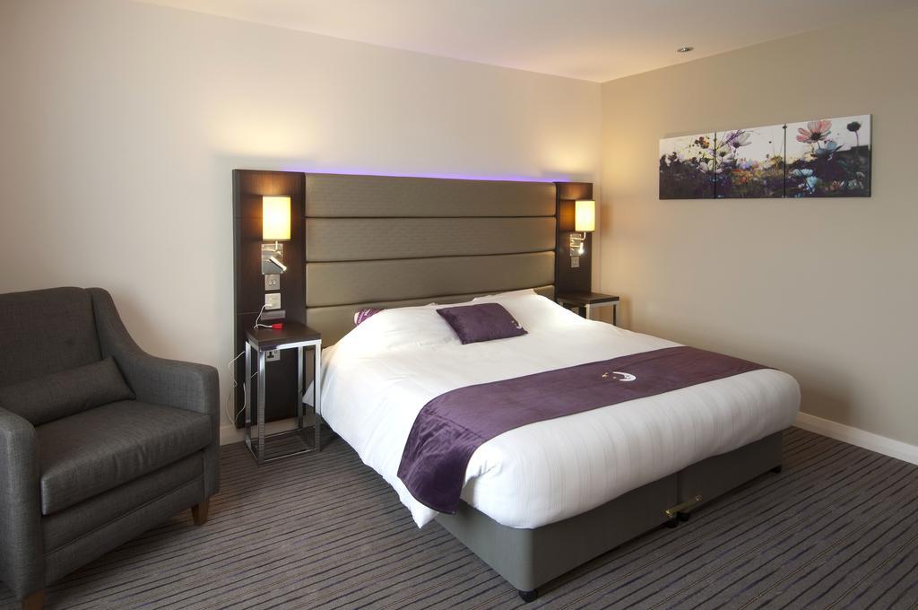 Premier Inn Epsom South Εξωτερικό φωτογραφία