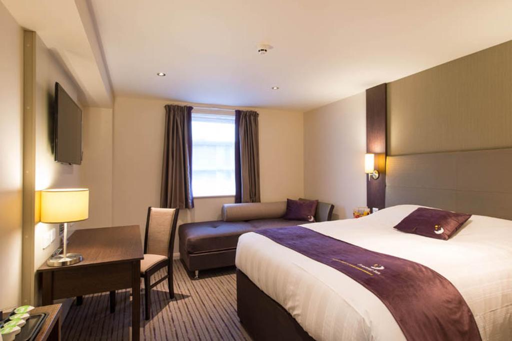 Premier Inn Epsom South Εξωτερικό φωτογραφία
