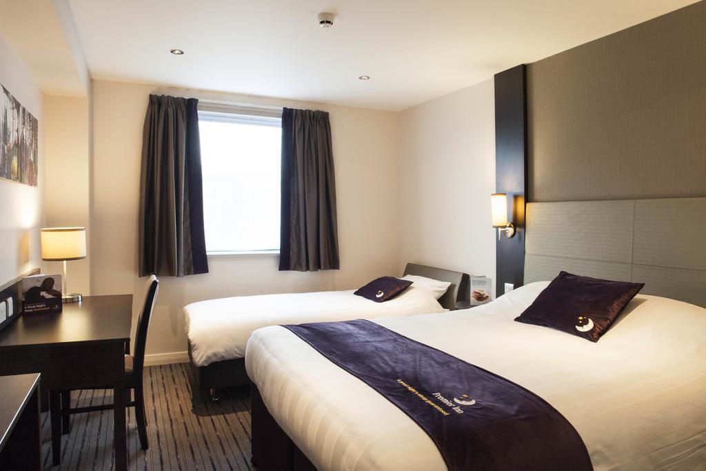 Premier Inn Epsom South Δωμάτιο φωτογραφία