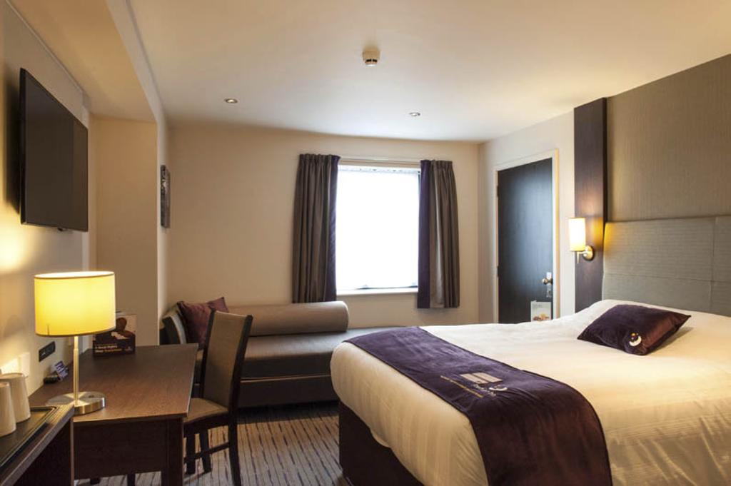 Premier Inn Epsom South Δωμάτιο φωτογραφία