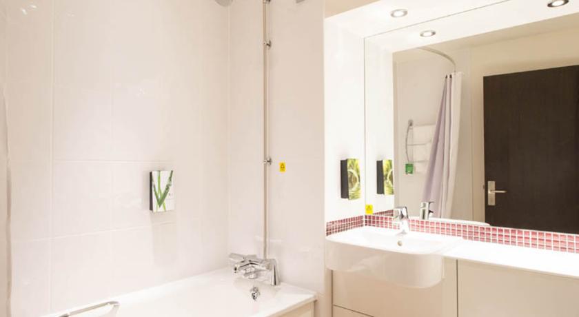 Premier Inn Epsom South Εξωτερικό φωτογραφία