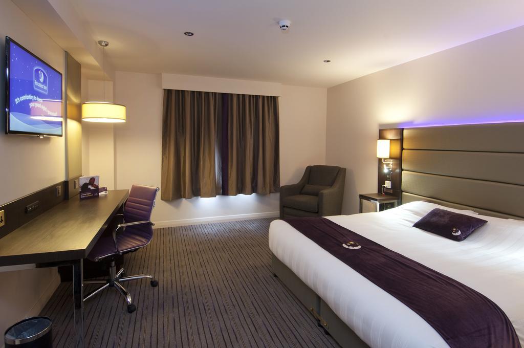Premier Inn Epsom South Εξωτερικό φωτογραφία