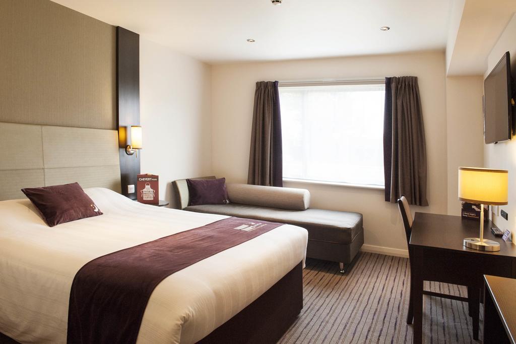 Premier Inn Epsom South Δωμάτιο φωτογραφία