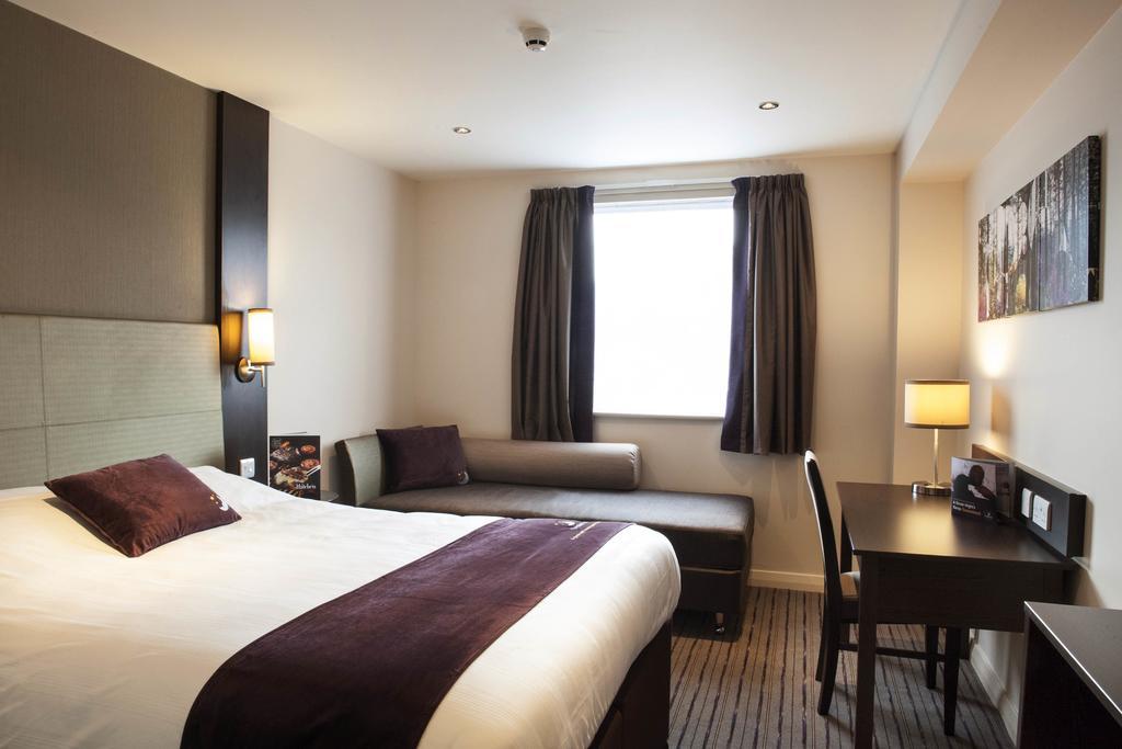 Premier Inn Epsom South Δωμάτιο φωτογραφία