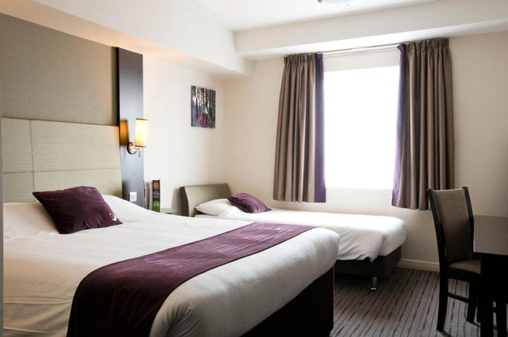 Premier Inn Epsom South Δωμάτιο φωτογραφία