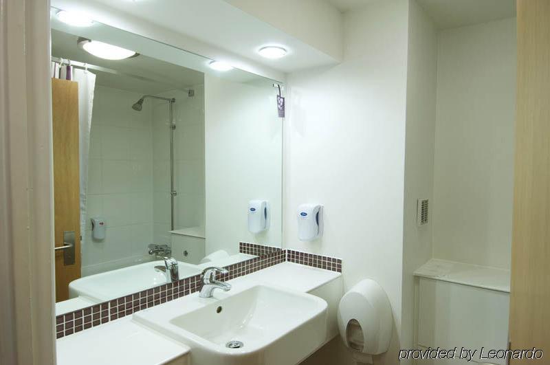 Premier Inn Epsom South Εξωτερικό φωτογραφία
