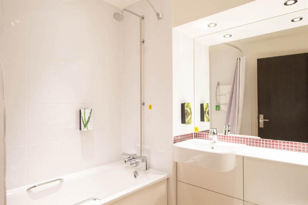 Premier Inn Epsom South Εξωτερικό φωτογραφία