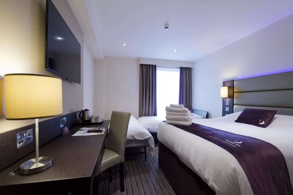 Premier Inn Epsom South Εξωτερικό φωτογραφία