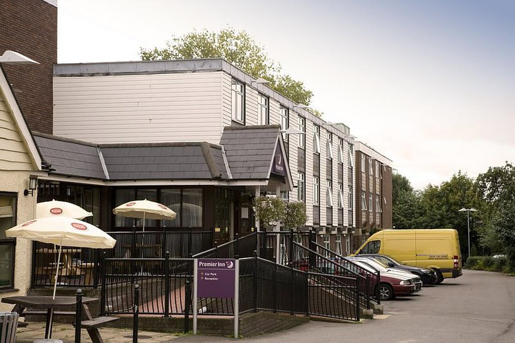 Premier Inn Epsom South Εξωτερικό φωτογραφία